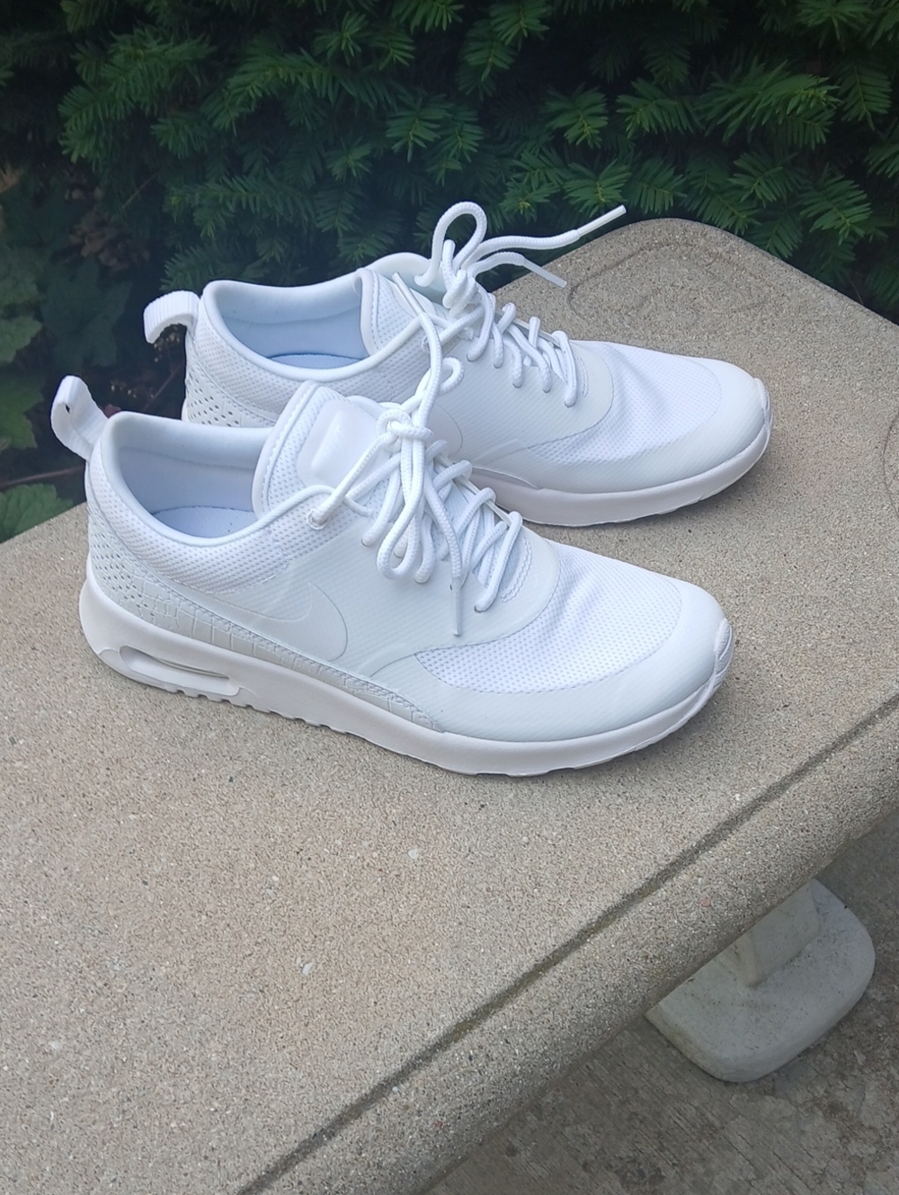 Nike Women's White Low-Top Athletic Sneakers
